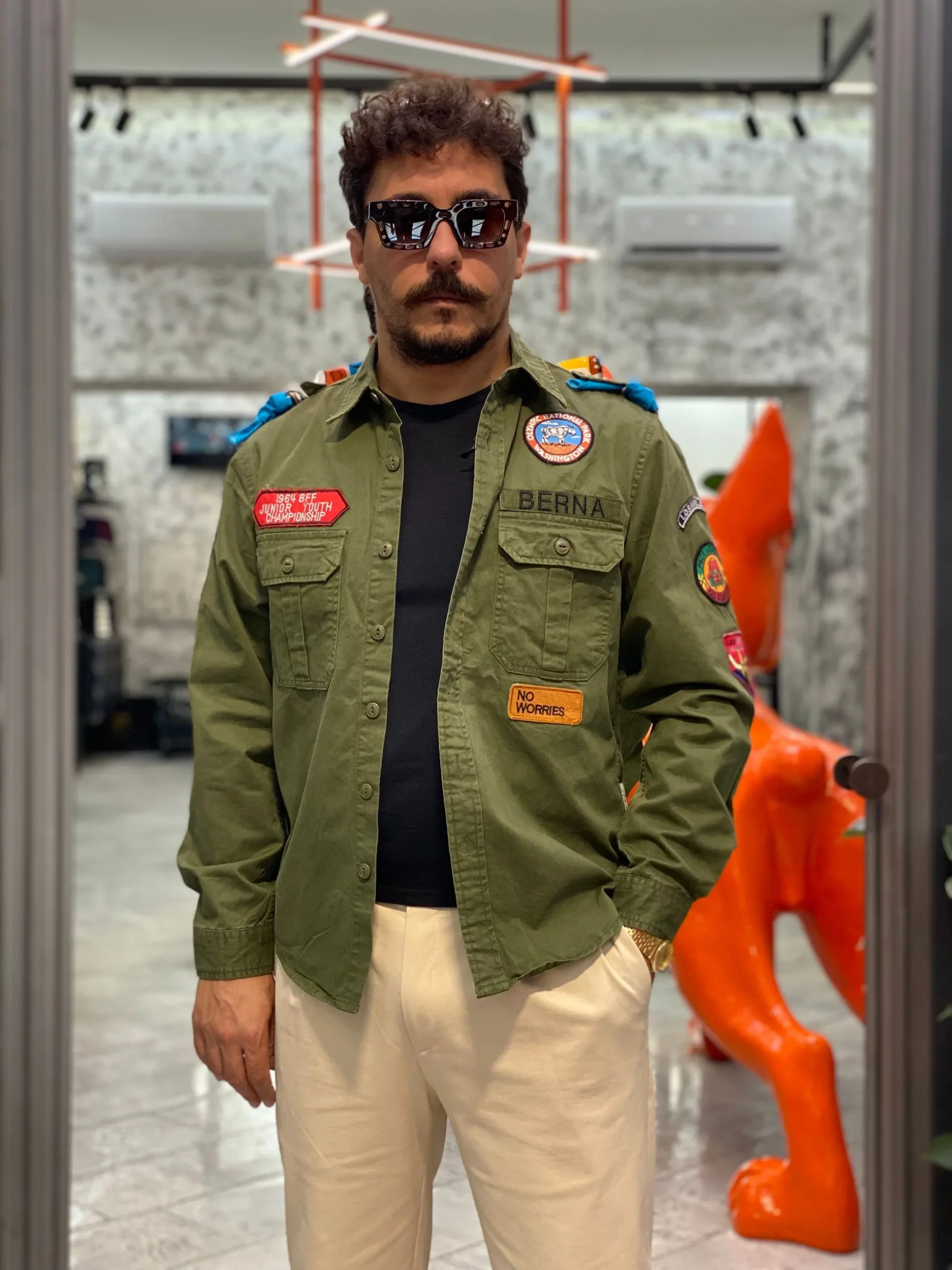 CAMICIA BOY SCOUT IN PURO COTONE CON COLLETTO CLASSICO, PATCH APPLICATE E FOULARD - REGULAR FIT M252258-6 - immagine 2