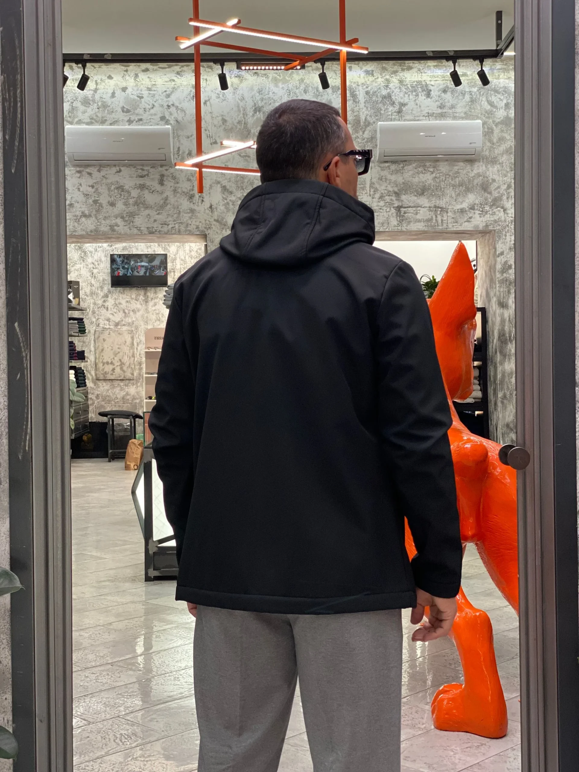 PARKA CORTO CON CAPPUCCIO IN TESSUTO SOFTSHELL ED INTERNO IN PILE - REGULAR FIT MK9940016.NER - immagine 4