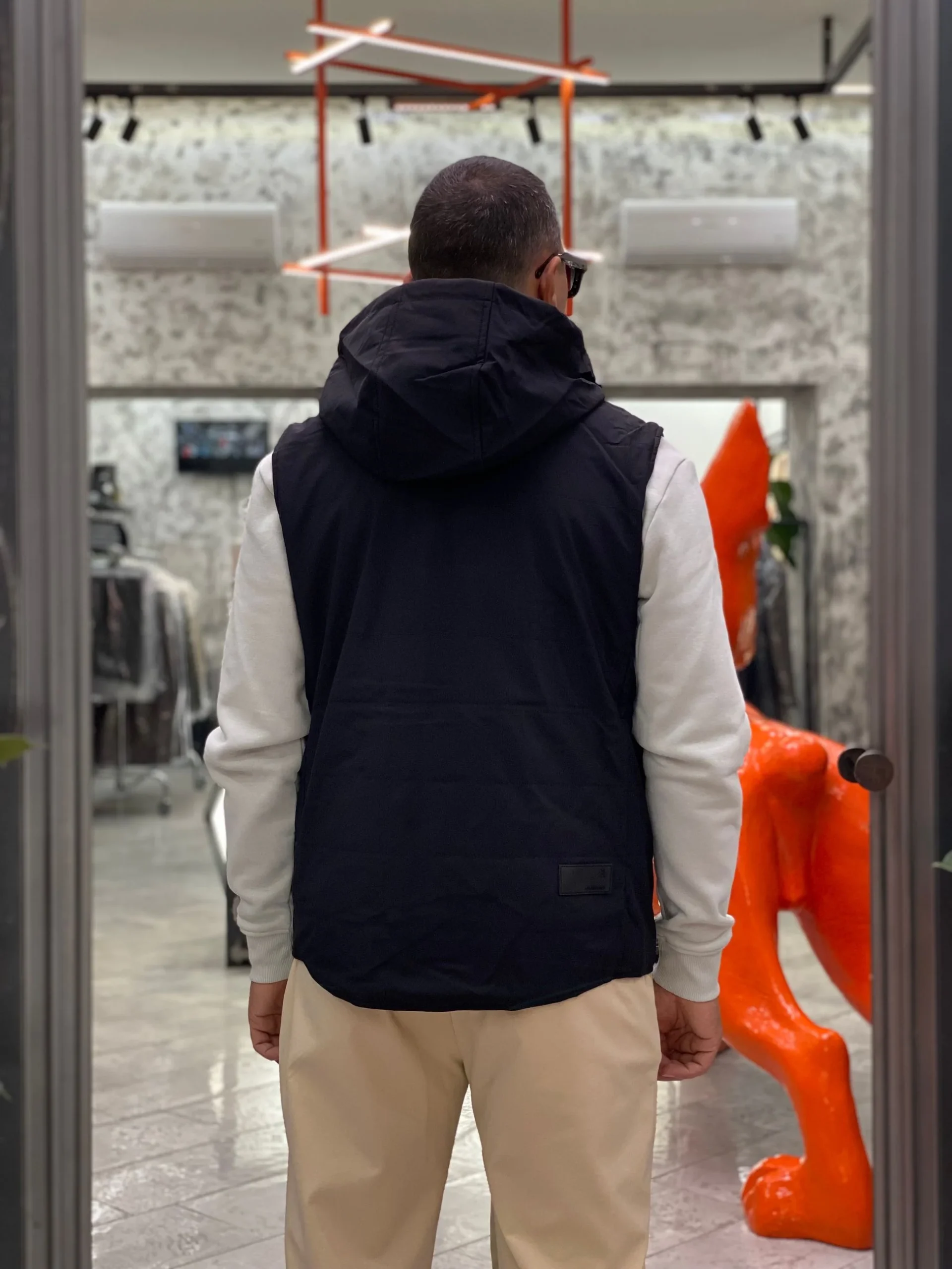 GIUBBINO SMANICATO IN LEGGERA IMBOTTITURA CON 44% DI LANA VERGINE - CAPPUCCIO REMVIBILE E CHIUSURA ZIP/BOTTONI AUTOMATICI - REGULAR FIT GL361R.NER - immagine 5