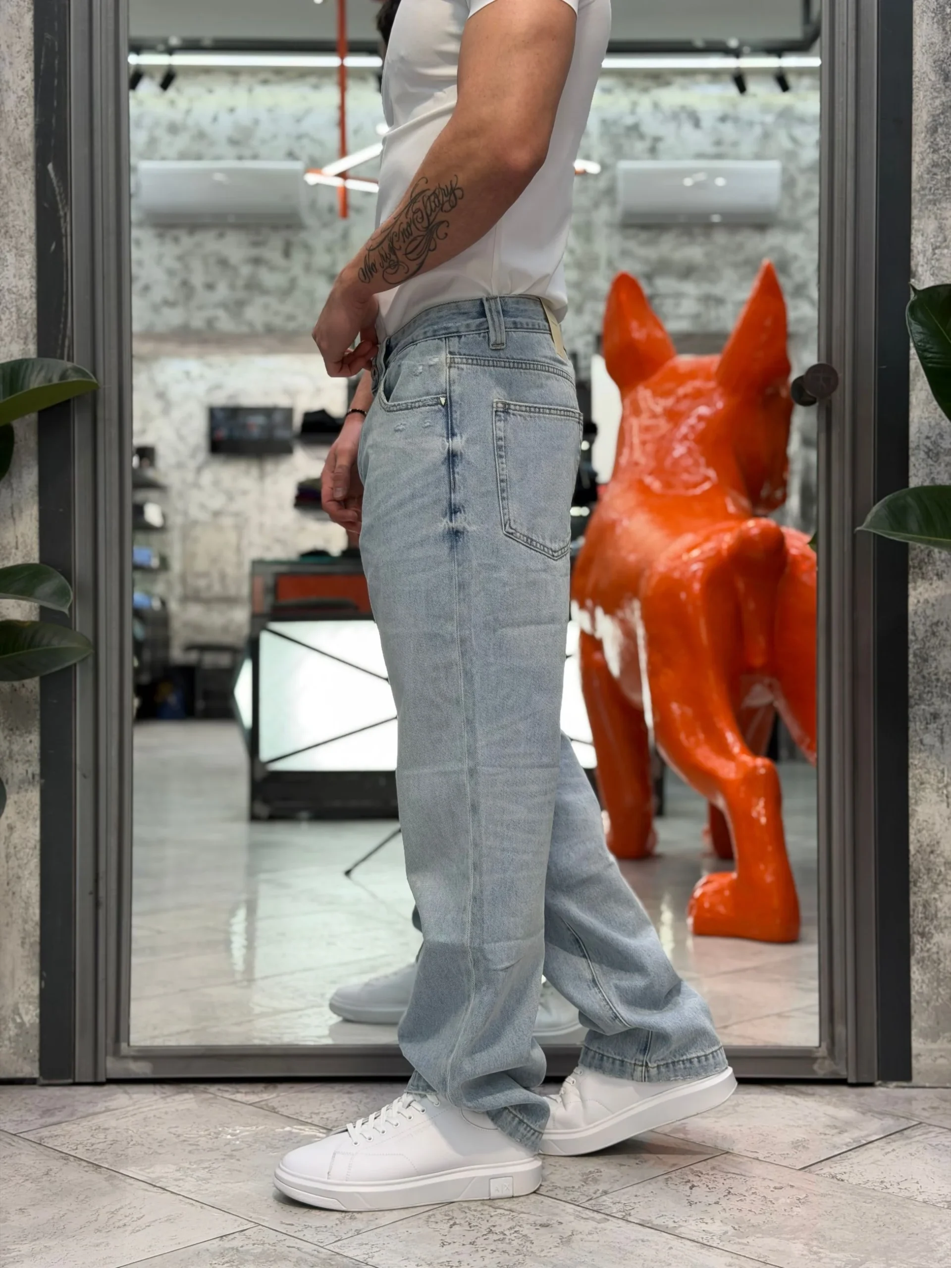 JEANS MAX LIGHT WASH SABBIATO CON MICRO ABRASIONI - WIDE FIT GL8015M - immagine 4