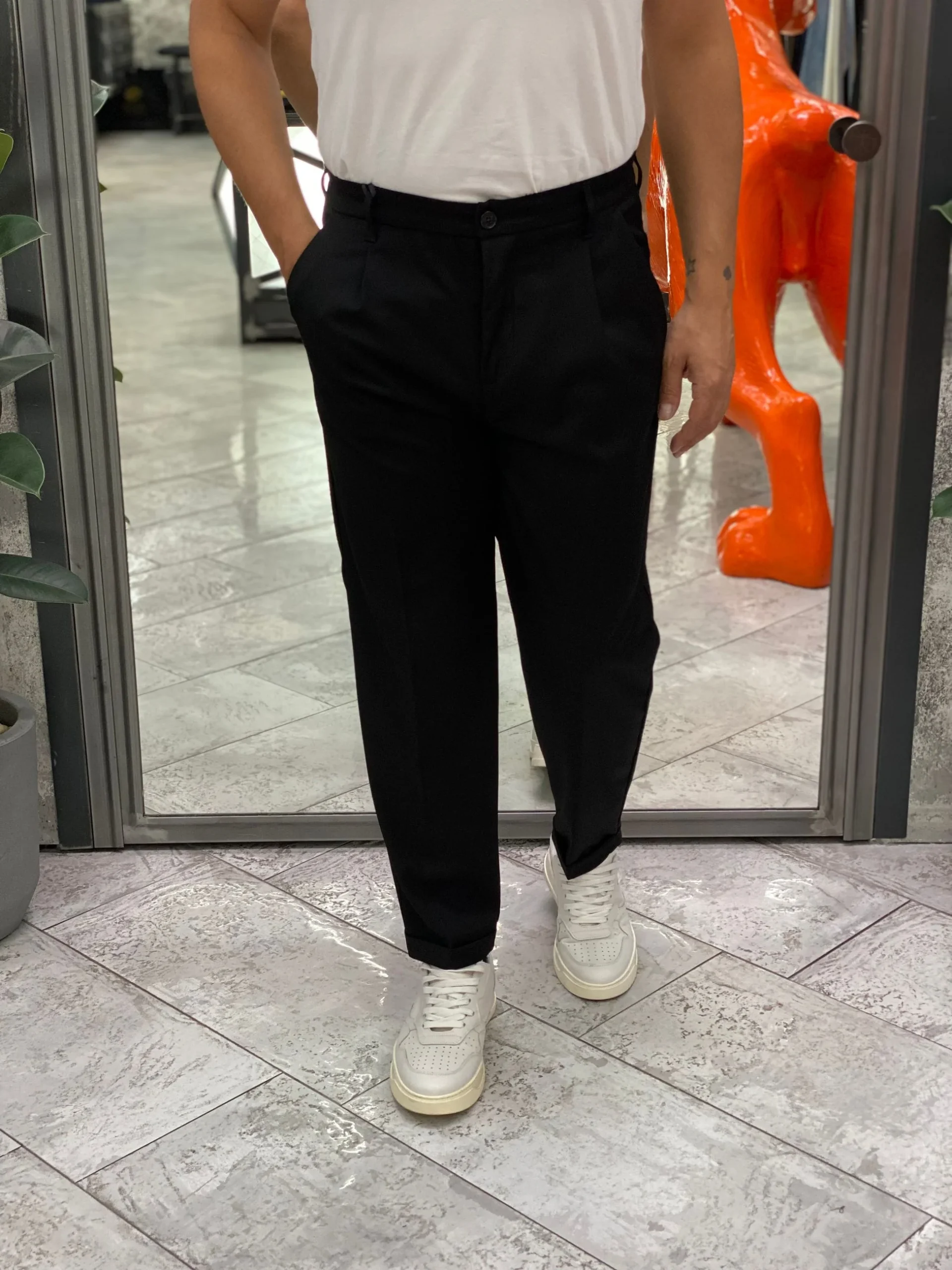 PANTALONE DA COMPLETO IN TESSUTO ELEGANTE CON PINCE E RISVOLTO - REGULAR FIT GN21792.NER - immagine 4