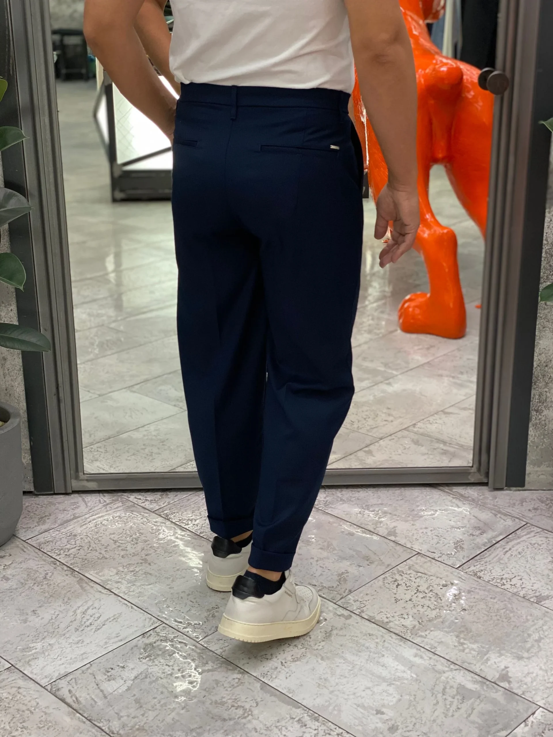 PANTALONE DA COMPLETO IN TESSUTO ELEGANTE CON PINCE E RISVOLTO - REGULAR FIT GN21792.BLU - immagine 5
