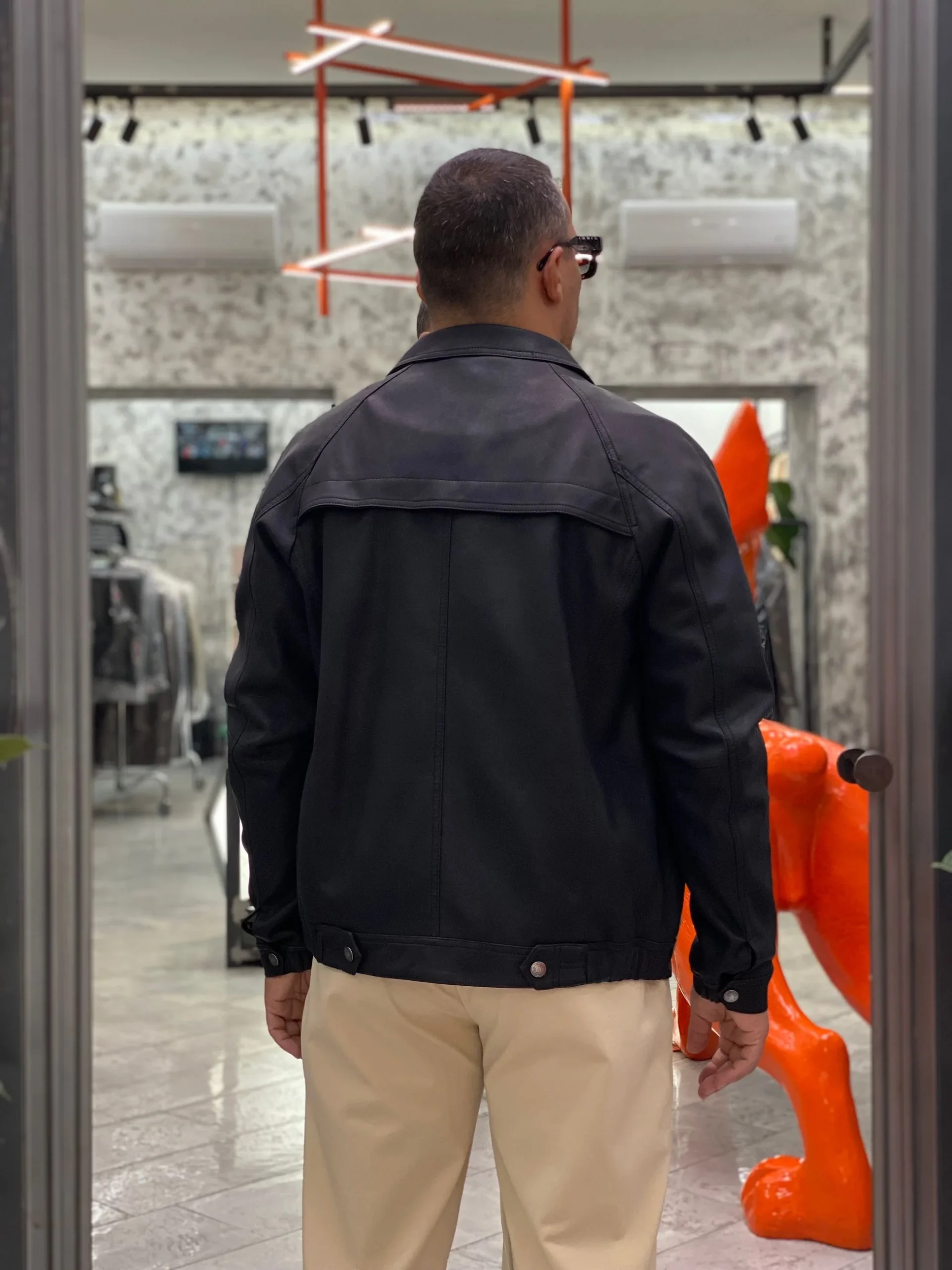 GIUBBINO IN ECOPELLE CROPPED CON COLLO CAMICIA E CHIUSURA ZIP - REGULAR FIT GL9807-F25.NER - immagine 4