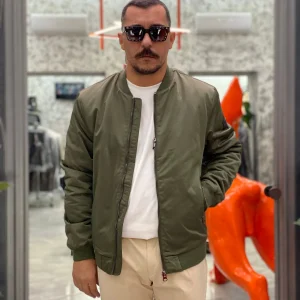 BOMBER IN NYLON MODELLO COLLEGE CON TASCHE ZIP ED ELASTICO AL FONDO - COMFORT FIT GL357R.VMIL