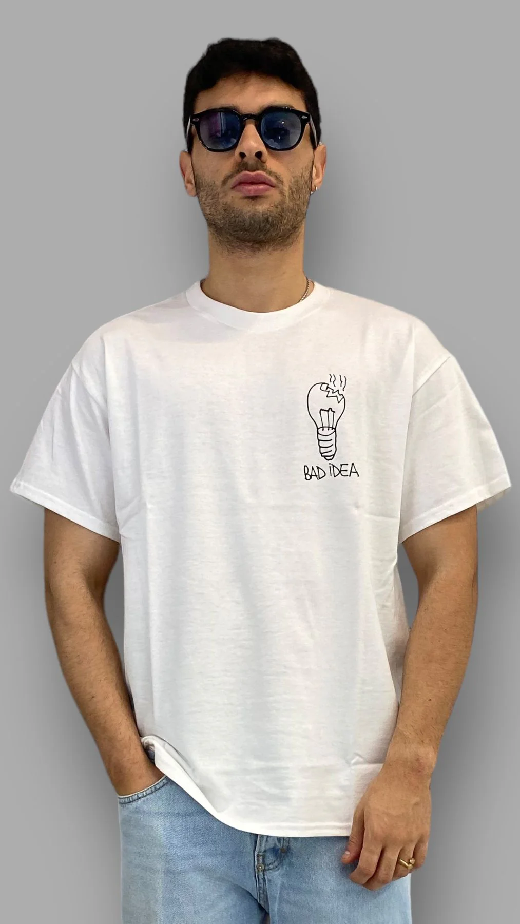T-SHIRT STAMPA LAMPADINA "BAD IDEA" - SEMI OVER FIT