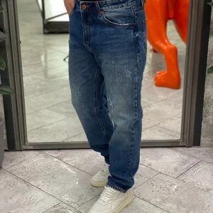 JEANS ALEX VINTAGE WASH CON STRAPPI E RIVETTI E BOTTONI A CONTRASTO - STRAIGHT FIT GL6366Q