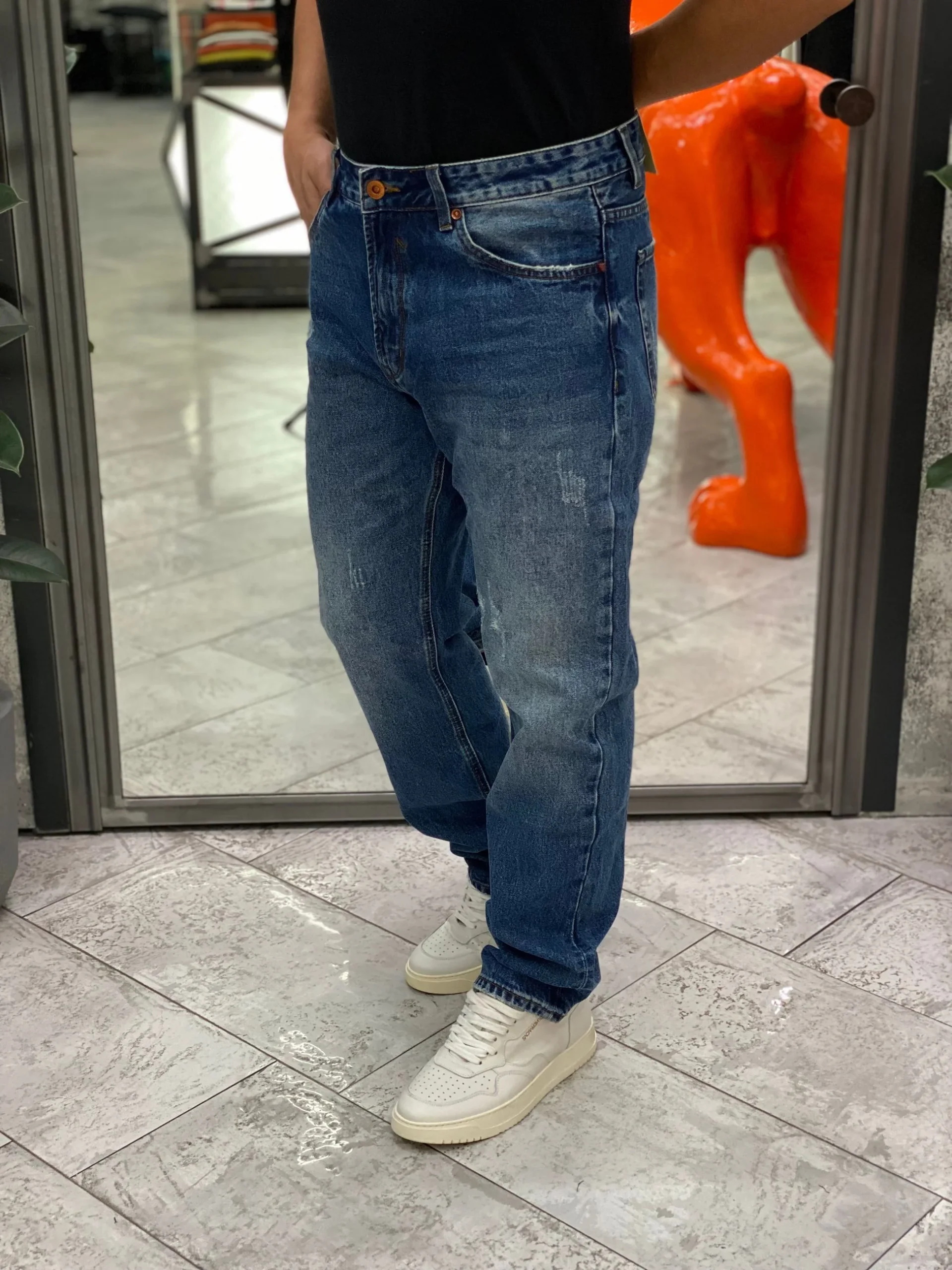 JEANS ALEX VINTAGE WASH CON STRAPPI E RIVETTI E BOTTONI A CONTRASTO - STRAIGHT FIT GL6366Q - immagine 2