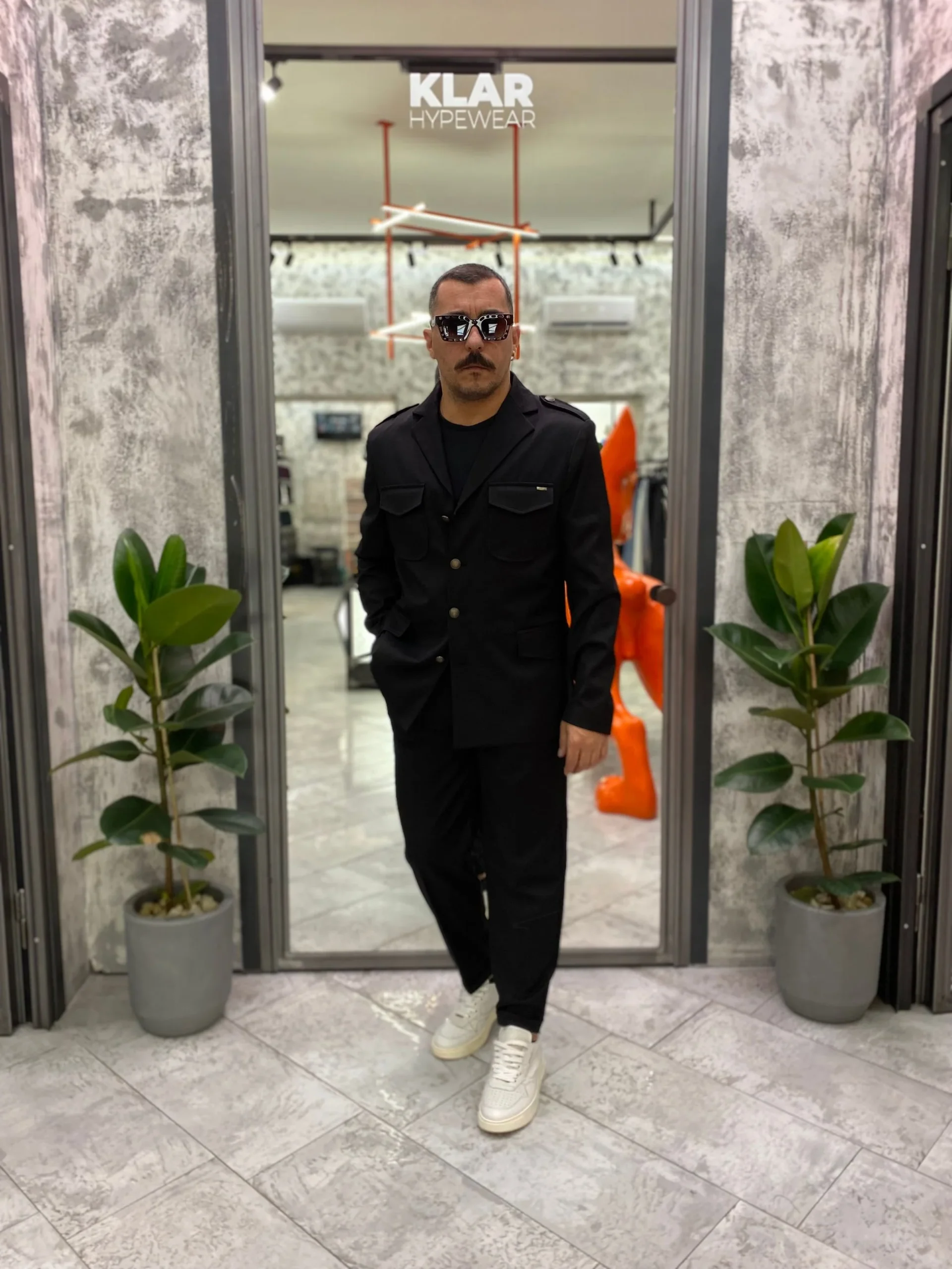 PANTALONE DA COMPLETO IN TESSUTO ELEGANTE CON PINCE E RISVOLTO - REGULAR FIT GN21792.NER - immagine 6