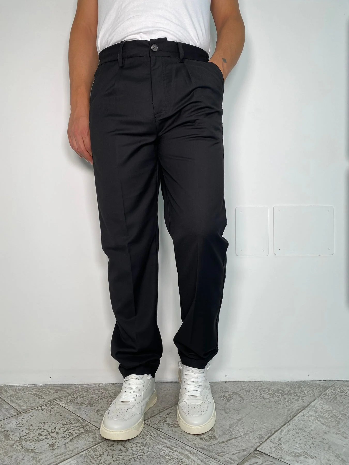 PANTALACCIO CON PINCE E TASCA A FILO - REGULAR FIT - immagine 3