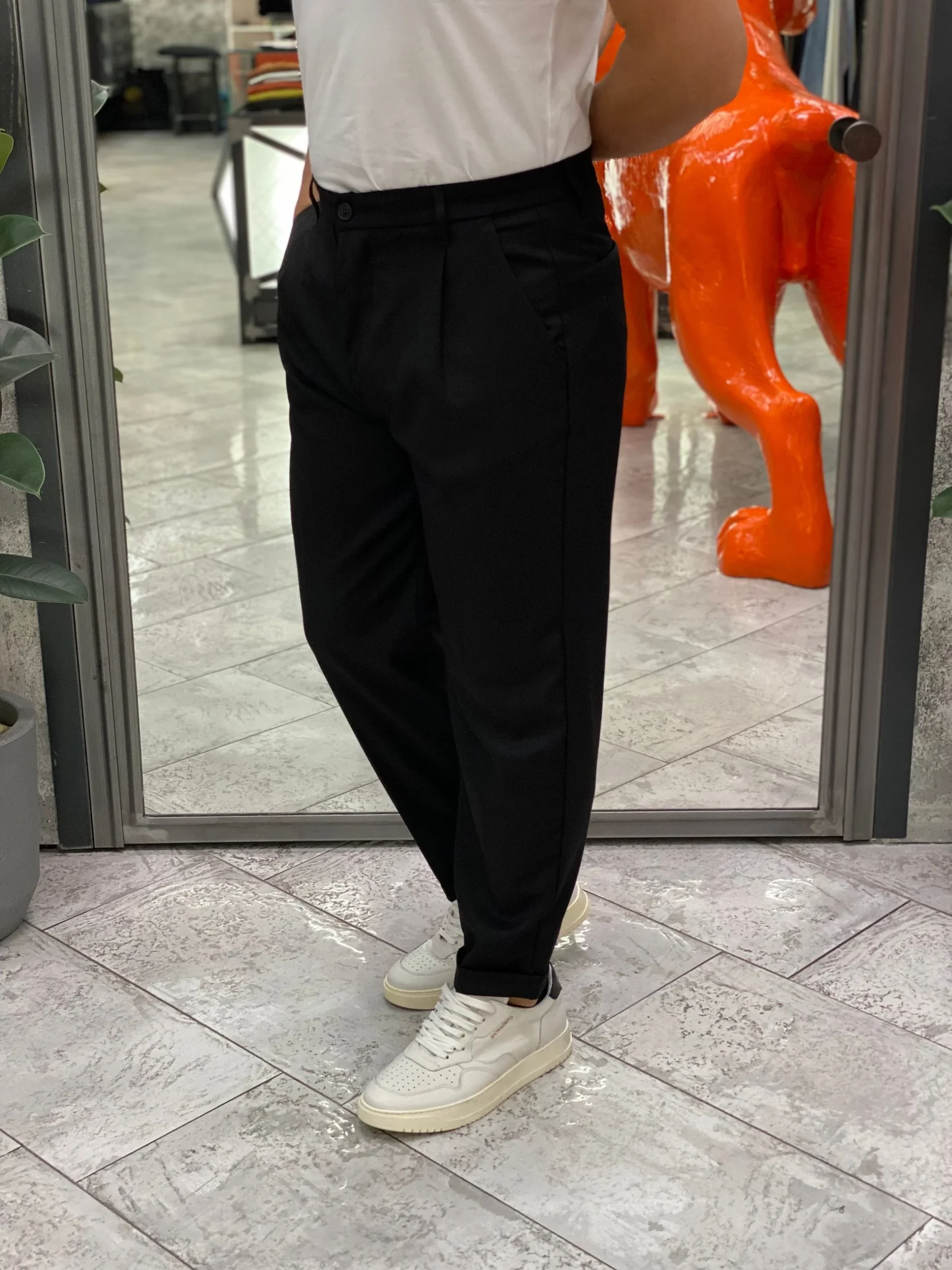 PANTALONE DA COMPLETO IN TESSUTO ELEGANTE CON PINCE E RISVOLTO - REGULAR FIT GN21792.NER - immagine 2