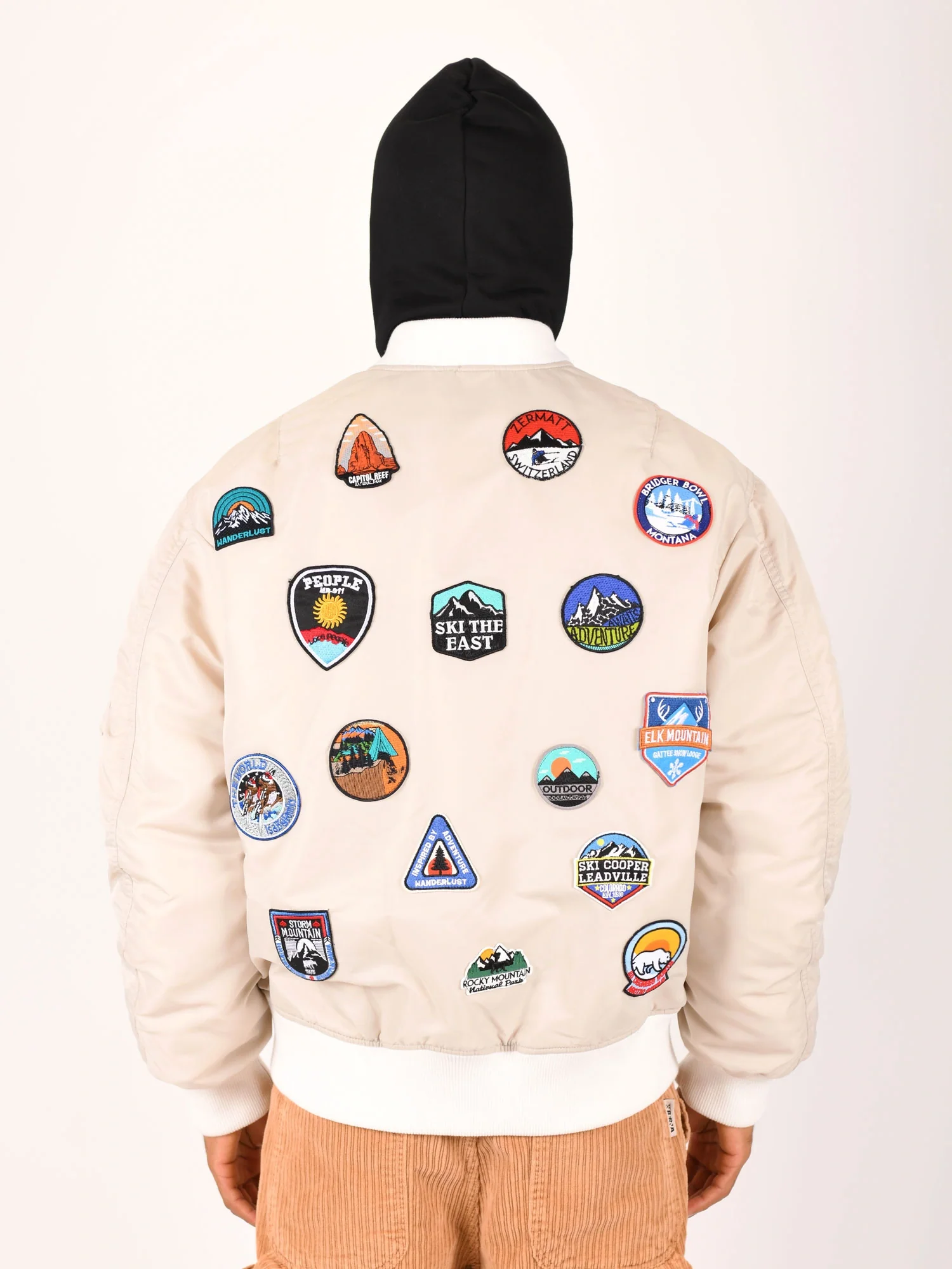 BOMBER FODERATO IN PURO COTONE CON PATCH APPLICATE E MAXI COULISSE E CAPPUCCIO REMOVIBILE - OVER FIT M252282-8 - immagine 3