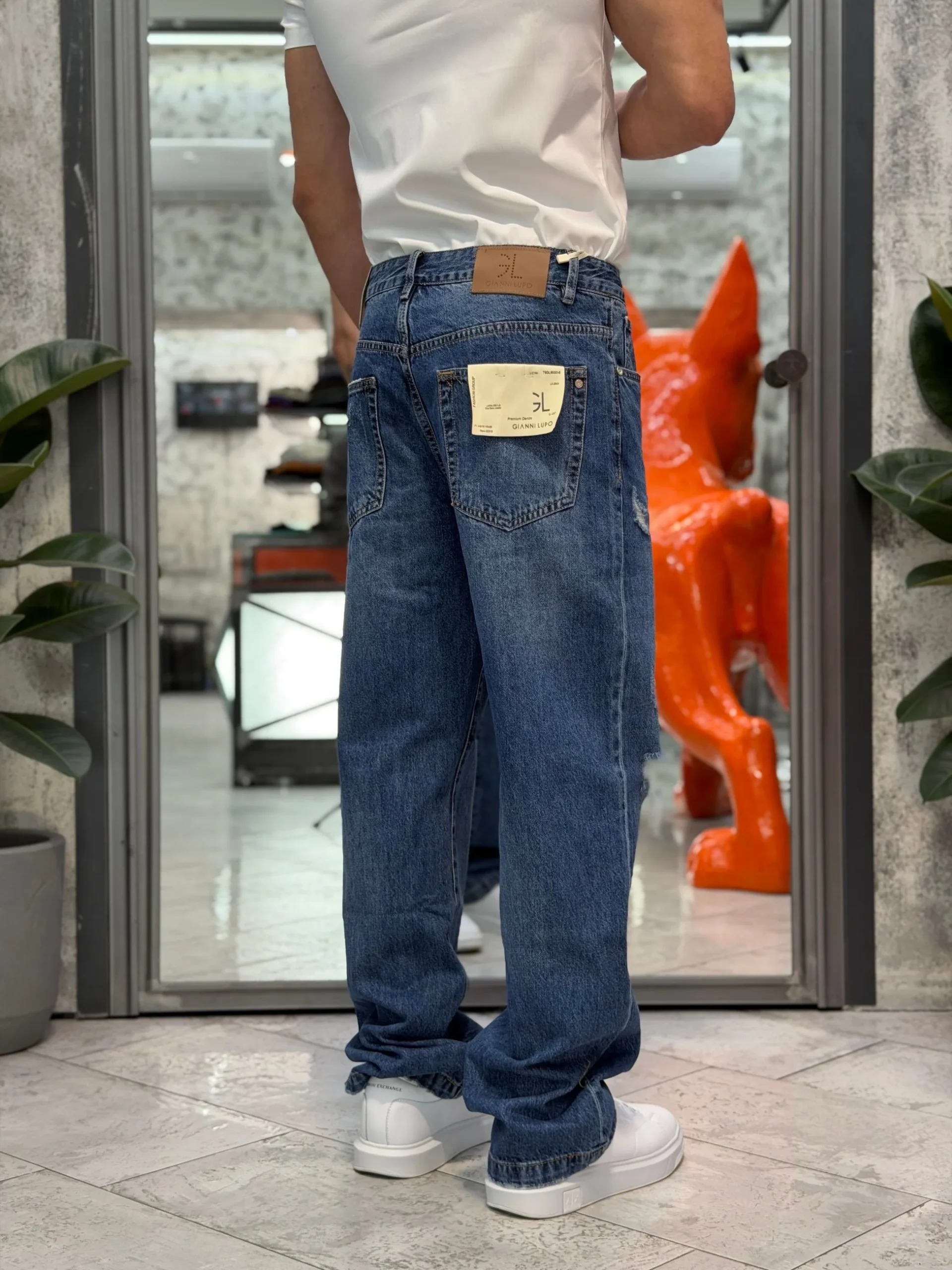 JEANS MAX BLUE DARK WASH CON MACRO ABRASIONI - WIDE FIT GL6391Q - immagine 7