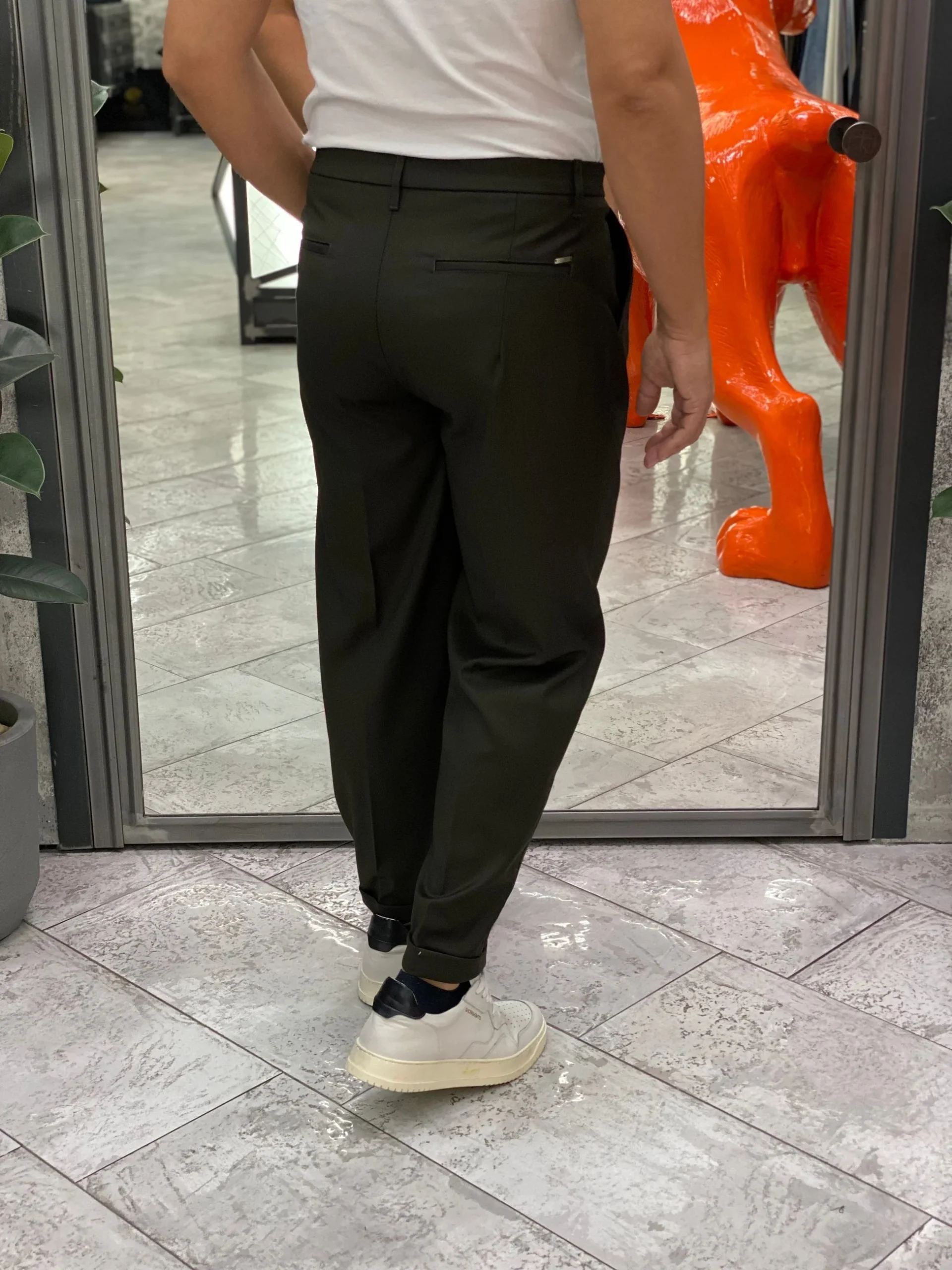 PANTALONE DA COMPLETO IN TESSUTO ELEGANTE CON PINCE E RISVOLTO - REGULAR FIT GN21792.VMIL - immagine 5