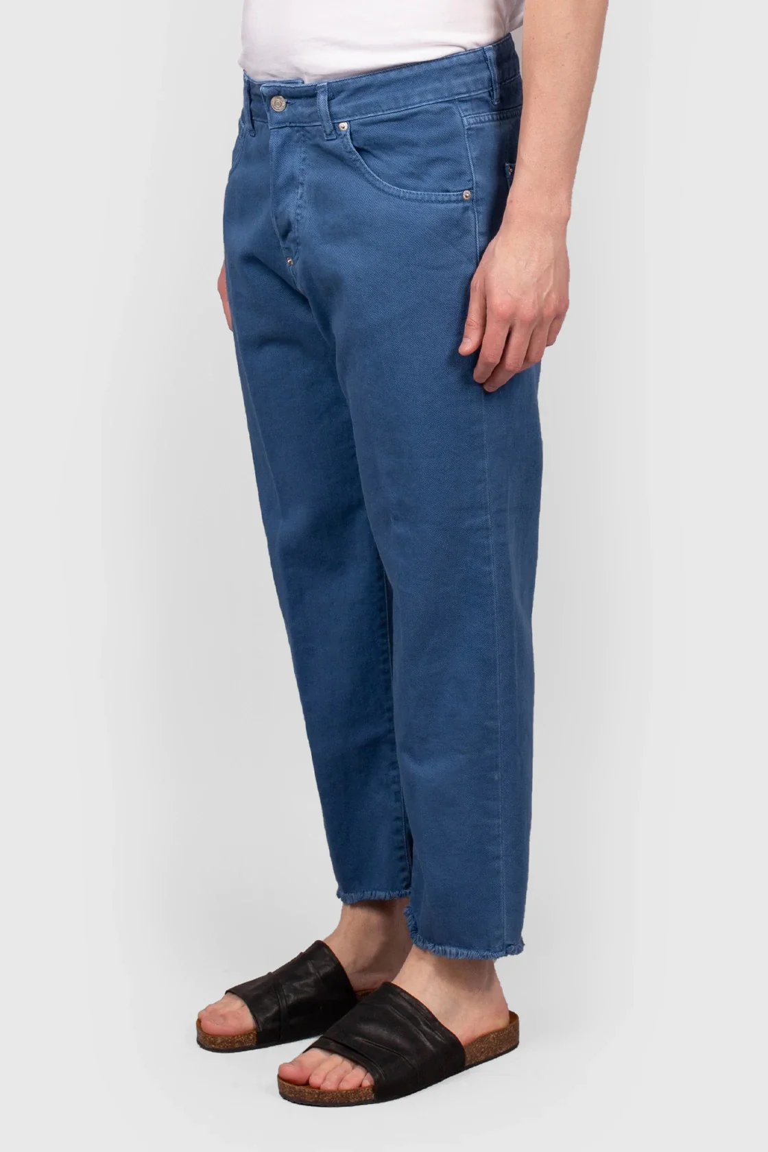 JEANS CROPPED FIT CON ORLO SFILACCIATO - immagine 6