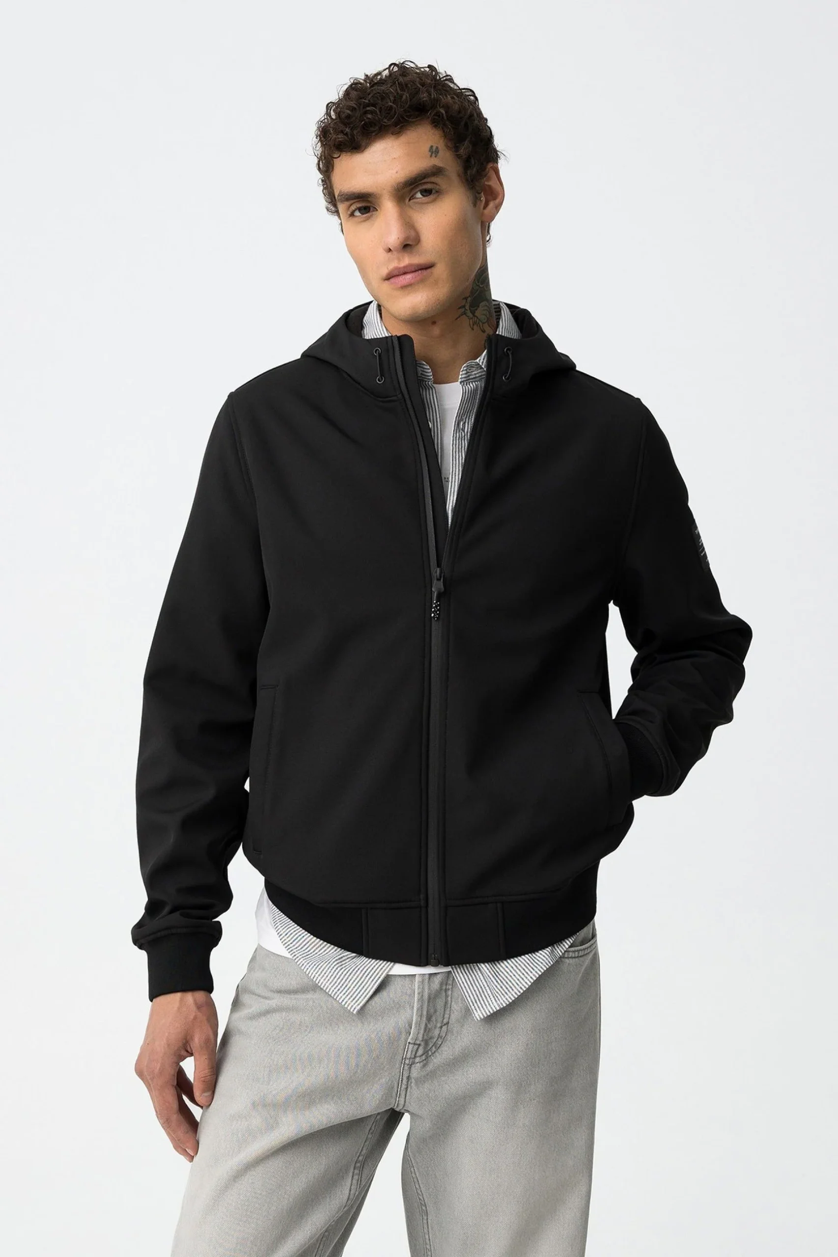 GIUBBINO PRYOR IN TESSUTO TECNICO CON CAPPUCCIO ED ELASTICO AL FONDO, ANTIPIOGGIA E CHIUSURA TERMICA - REGULAR FIT 10063157.NER - immagine 3