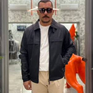 GIUBBINO IN ECOPELLE CROPPED CON COLLO CAMICIA E CHIUSURA ZIP - REGULAR FIT GL9807-F25.NER