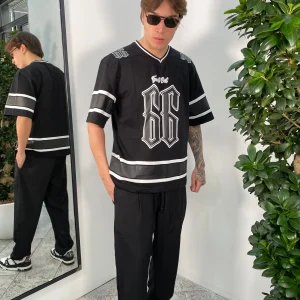 T-SHIRT BASEBALL SCOLLO V CON STAMPE E NUMERI - SEMI OVER FIT BASEBALL.NER