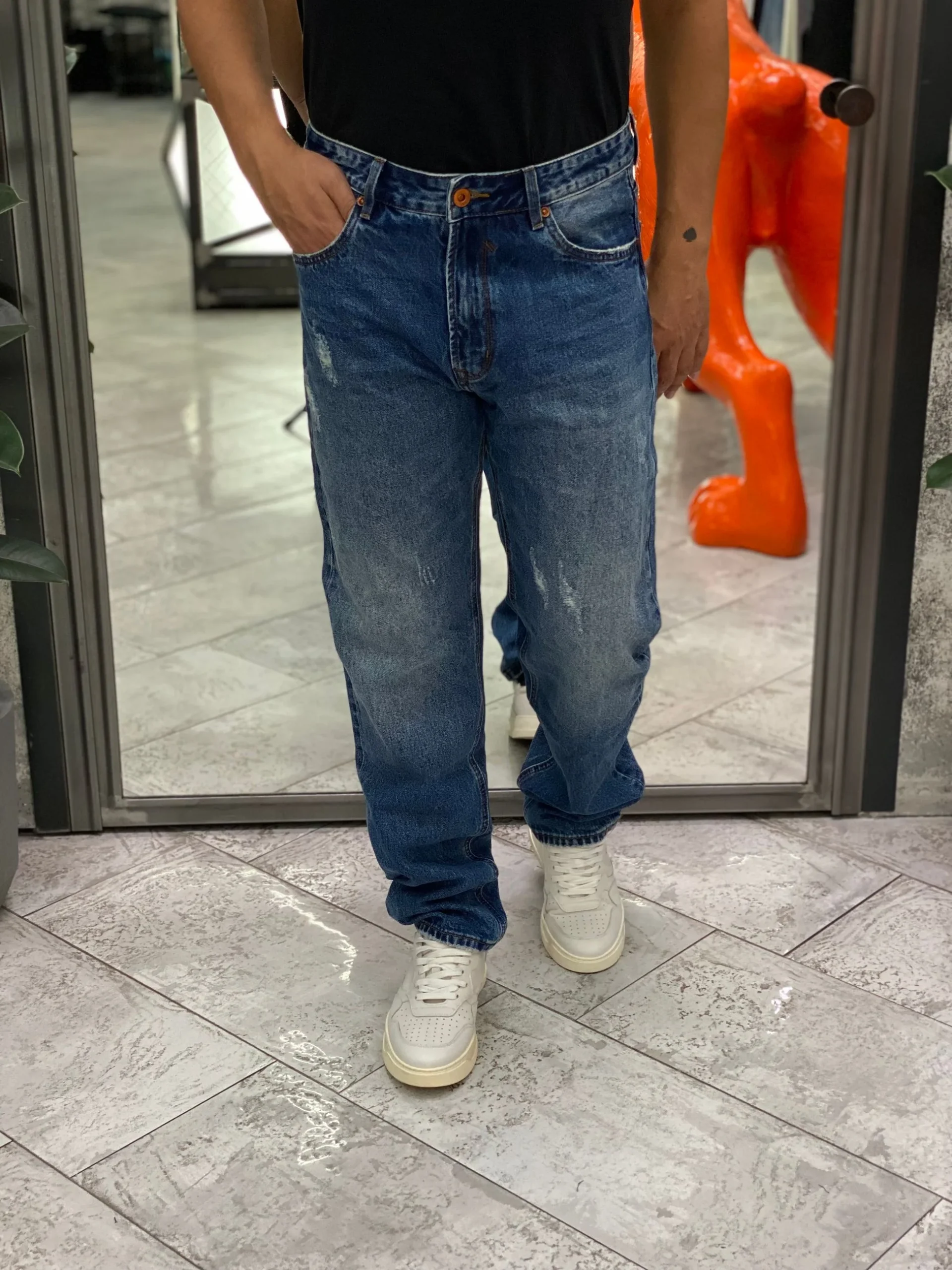 JEANS ALEX VINTAGE WASH CON STRAPPI E RIVETTI E BOTTONI A CONTRASTO - STRAIGHT FIT GL6366Q - immagine 4