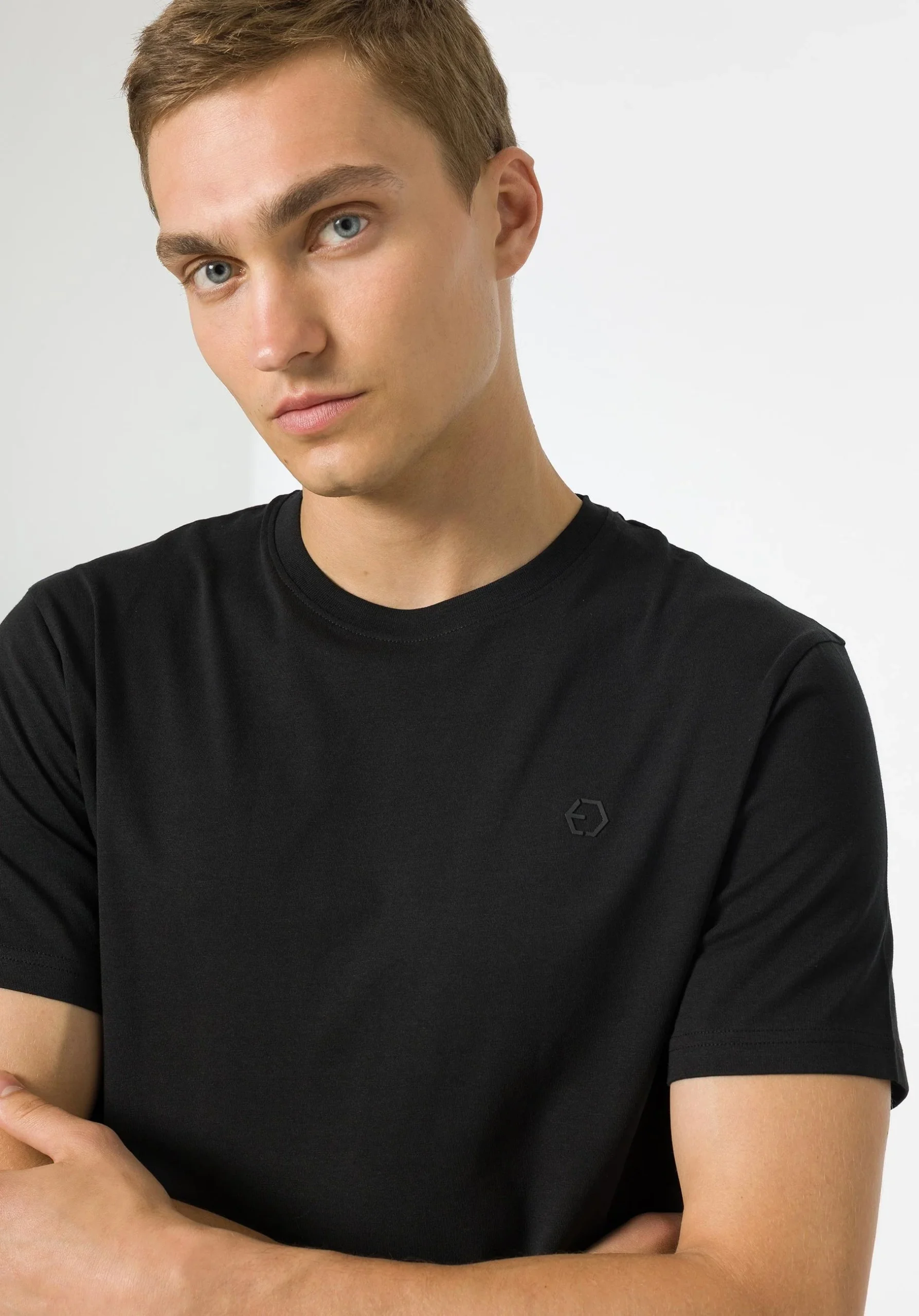 T-SHIRT BARTON BASIC IN 100% COTONE CON LOGO LATO CUORE - REGULAR FIT 10048304.NER - immagine 3