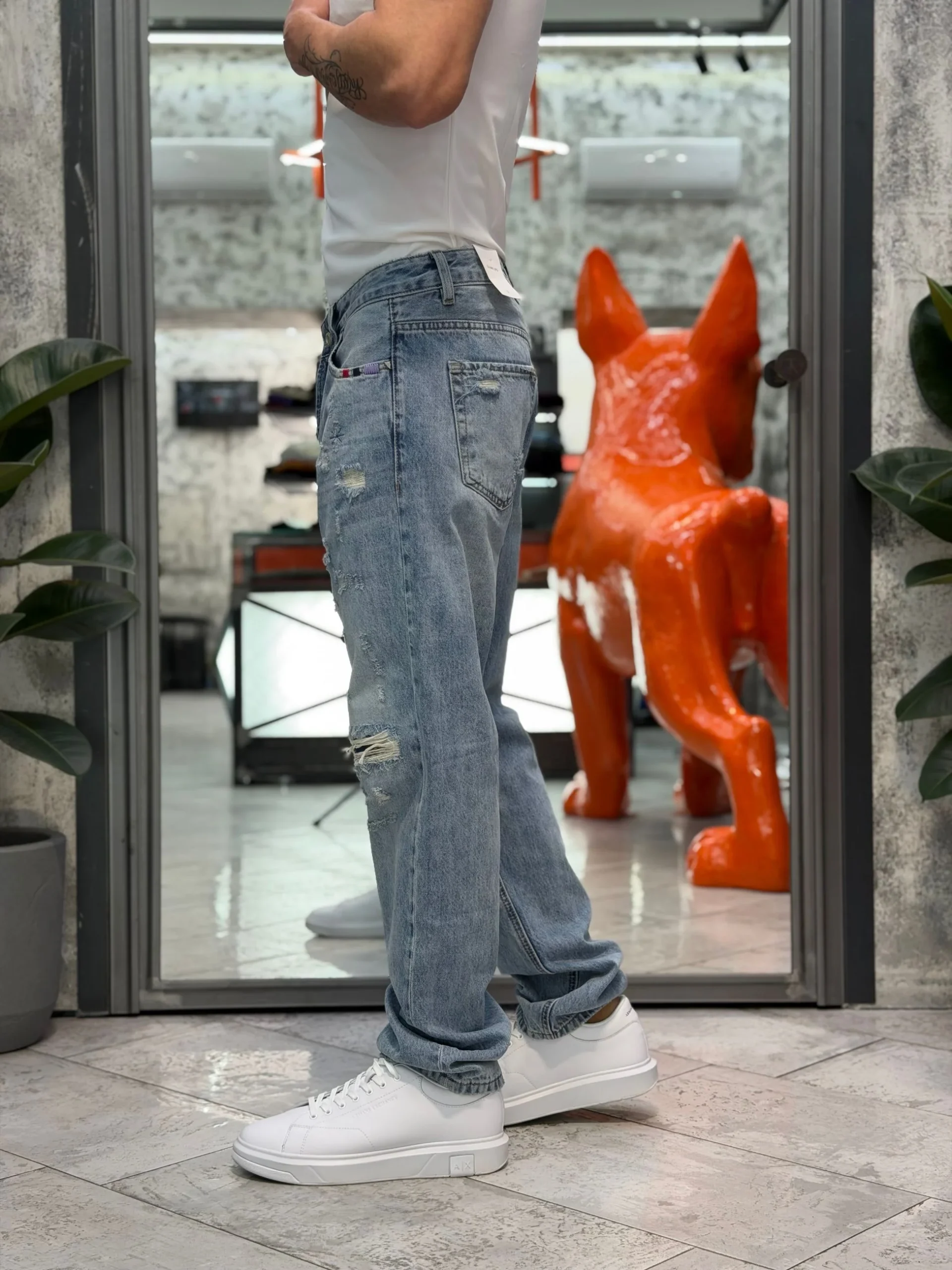 JEANS ALEX CON ABRASIONI E RICAMI COLORATI SULLA TASCA - STRAIGHT LEG (GAMBA DRITTA) GL6511Q - immagine 4