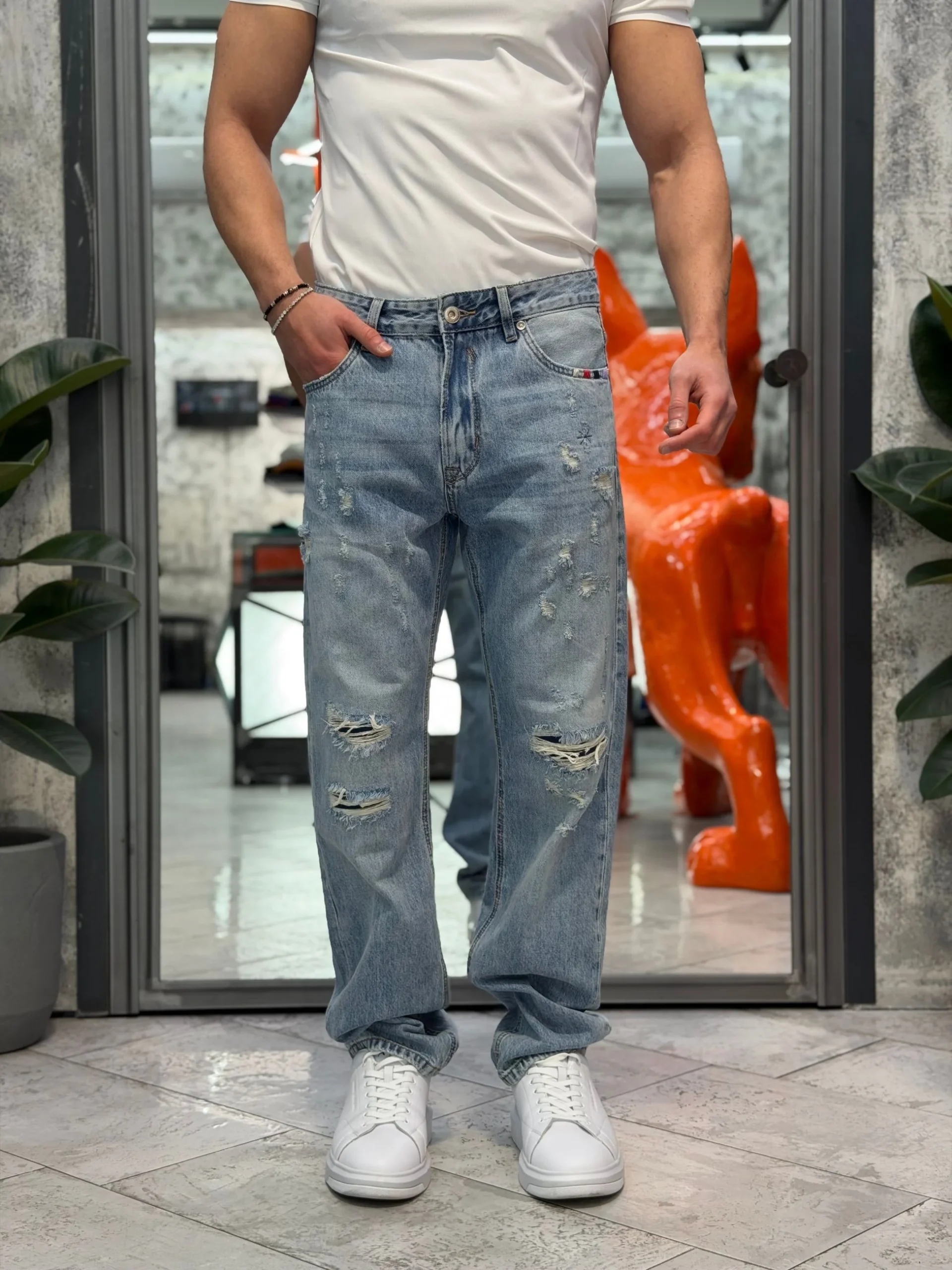 JEANS ALEX CON ABRASIONI E RICAMI COLORATI SULLA TASCA - STRAIGHT LEG (GAMBA DRITTA) GL6511Q - immagine 3